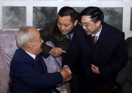 2012年1月8日在北京 学术委员会 张志军书记与徐先生亲切交谈