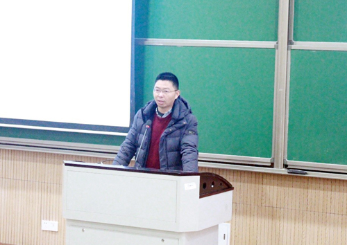 有机硅重点实验室上一任主任、校研究生院院长徐利文发言 有机硅重点实验室上一任主任、校研究生院院长徐利文发言