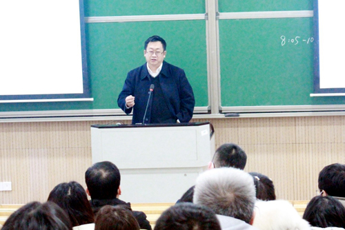 校科研处处长张杭君宣读文件并讲话 校科研处处长张杭君宣读文件并讲话