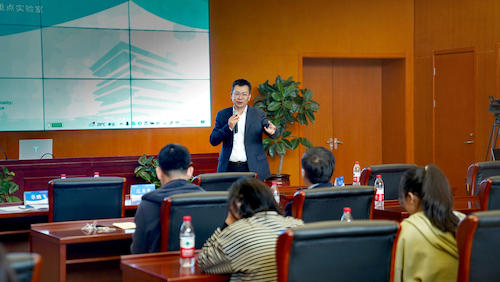 5李勇进教授现场作报告 5李勇进教授现场作报告